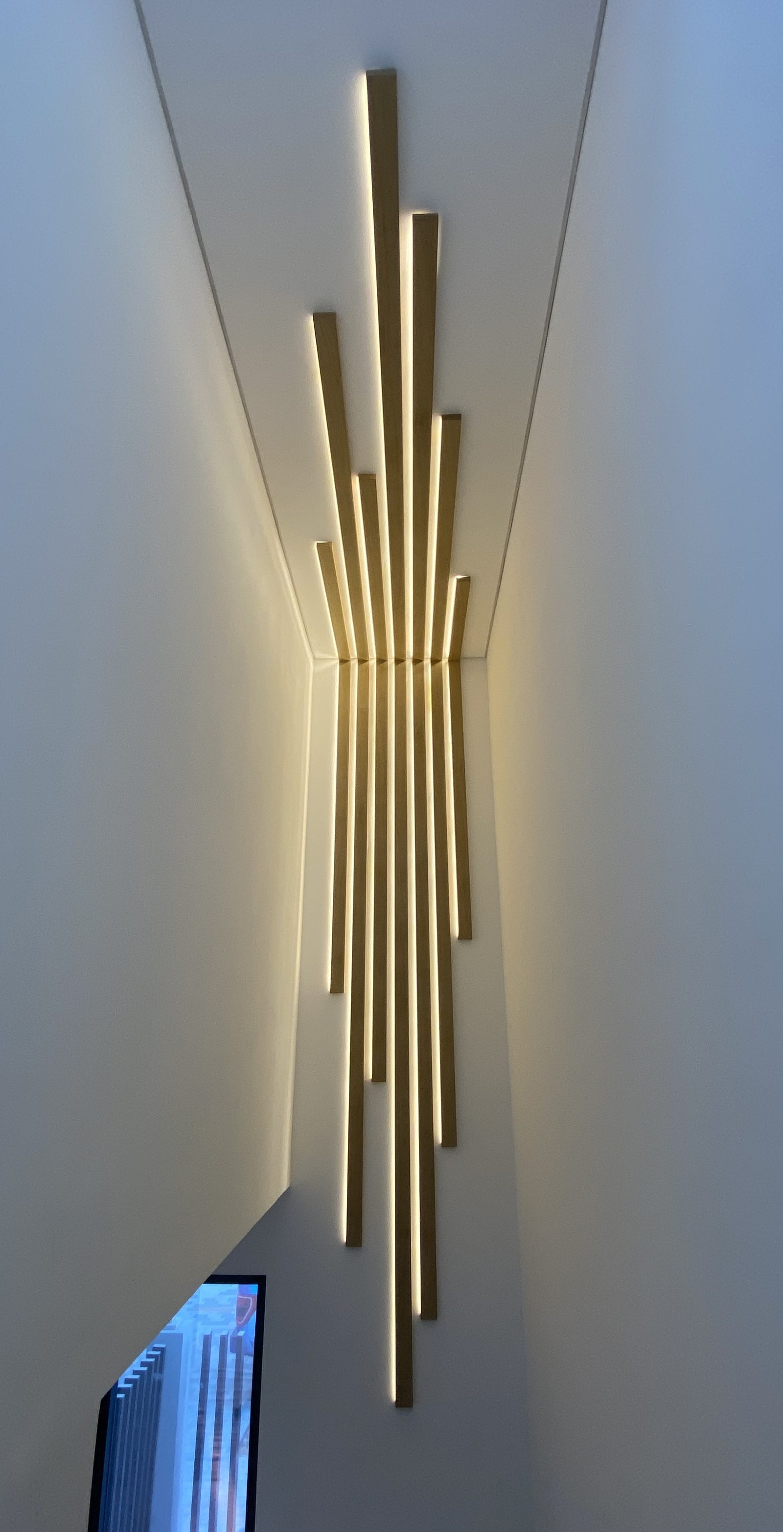 Brass light feature