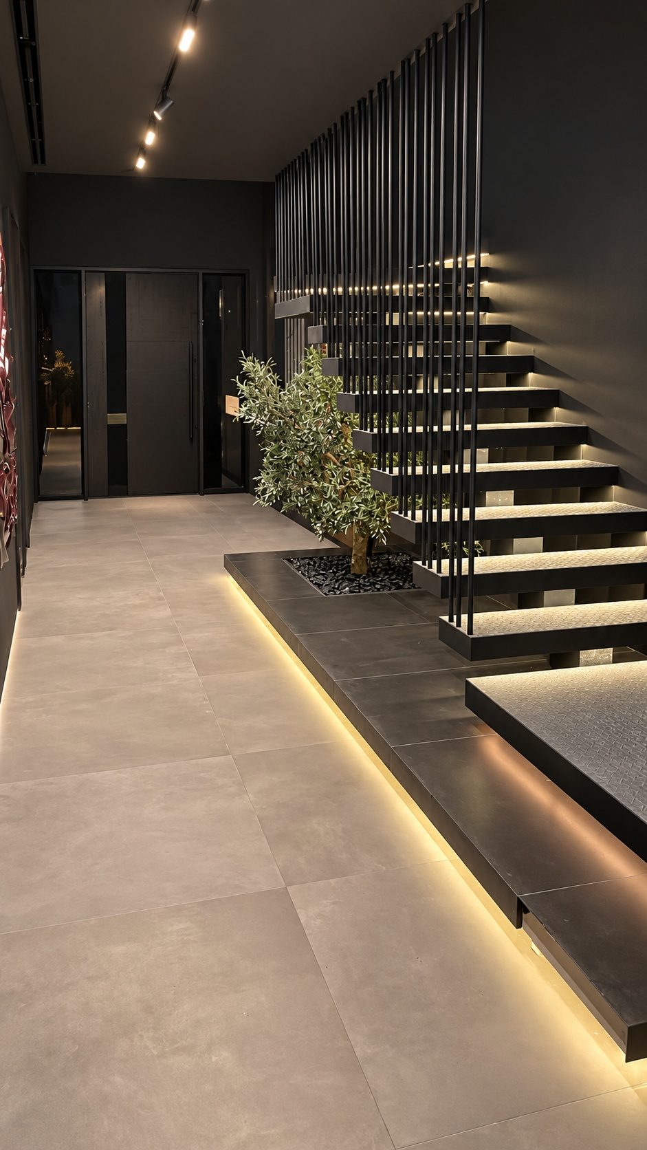 Cantilevered stair