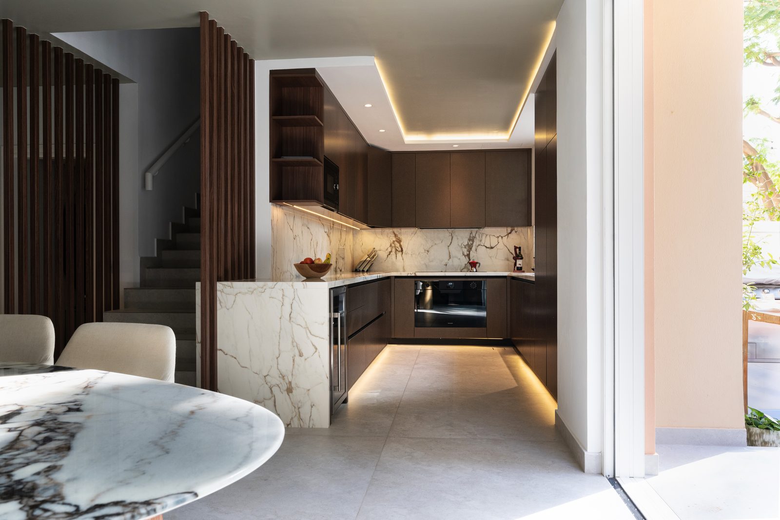 Kitchen and breakfast table